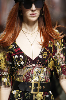 Details Christian Dior , Details Dior Fall 2018 Ready-to-Wear , Детали показа Кристиан Диор , Детали показа Диор осень зима 2018 , Fashion show , неделя моды в Париже , PFW , Мария Грация Кьюри , Mainstyles